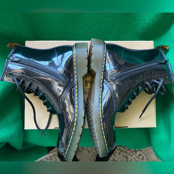 Dr Martens black patent Lamper boots - Picture 6 of 11